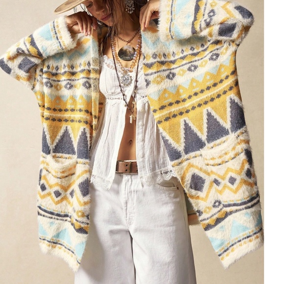 Cozy Geo Print Open Oversized Fuzzy Knit Cardigan - Picture 2 of 6